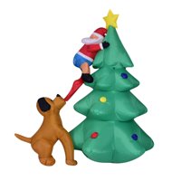 Božićni pokloni na rasprodaji božićno drvce i Djed Božićnjak ukrašavaju dvorište LED žaruljama u boji božićna